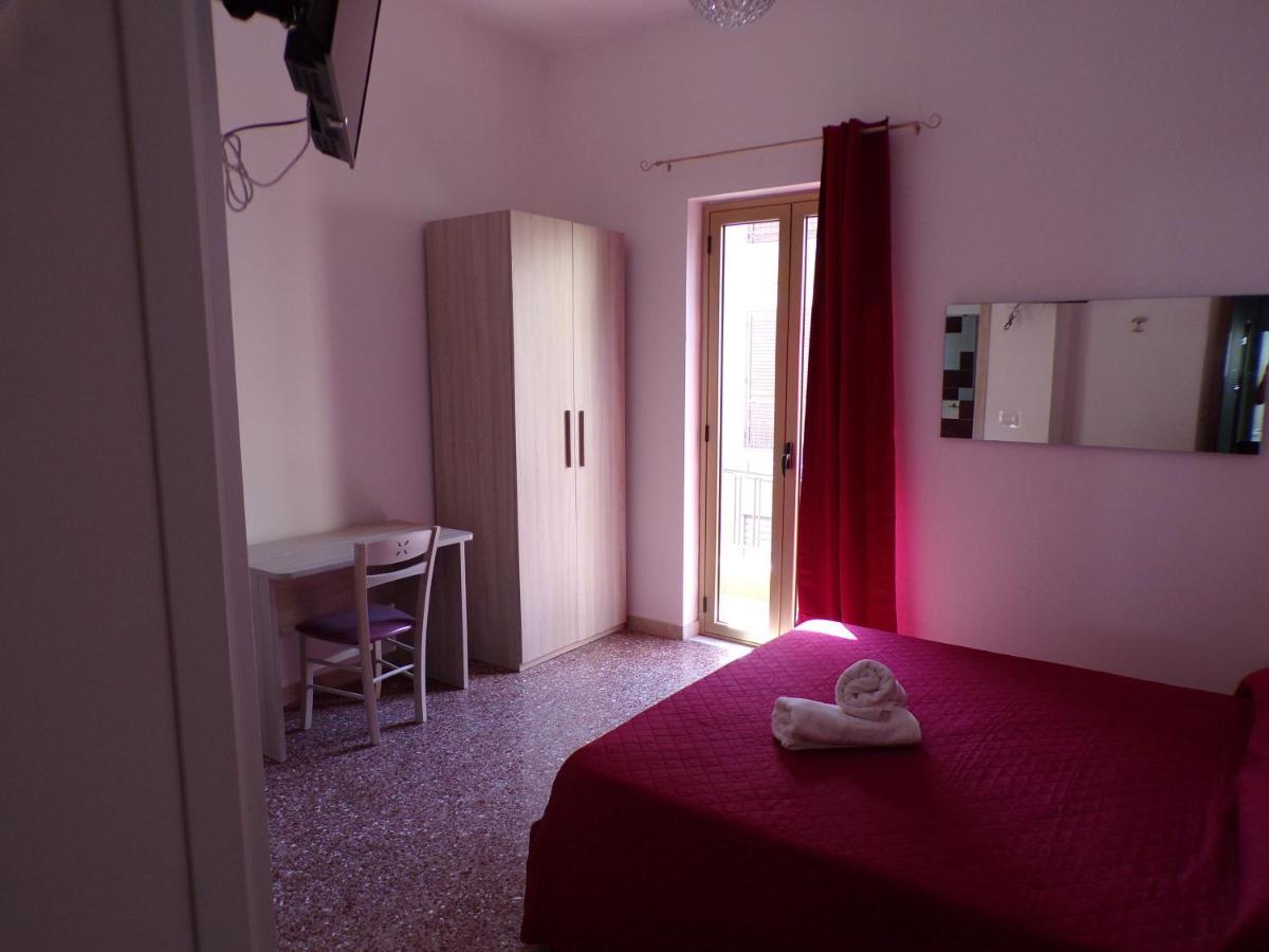Nuova Aurora Rent Rooms Roccalumera Exterior foto